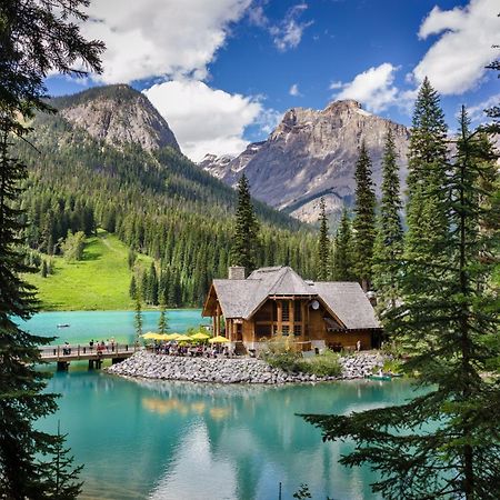 Emerald Lake Lodge Field Exterior foto