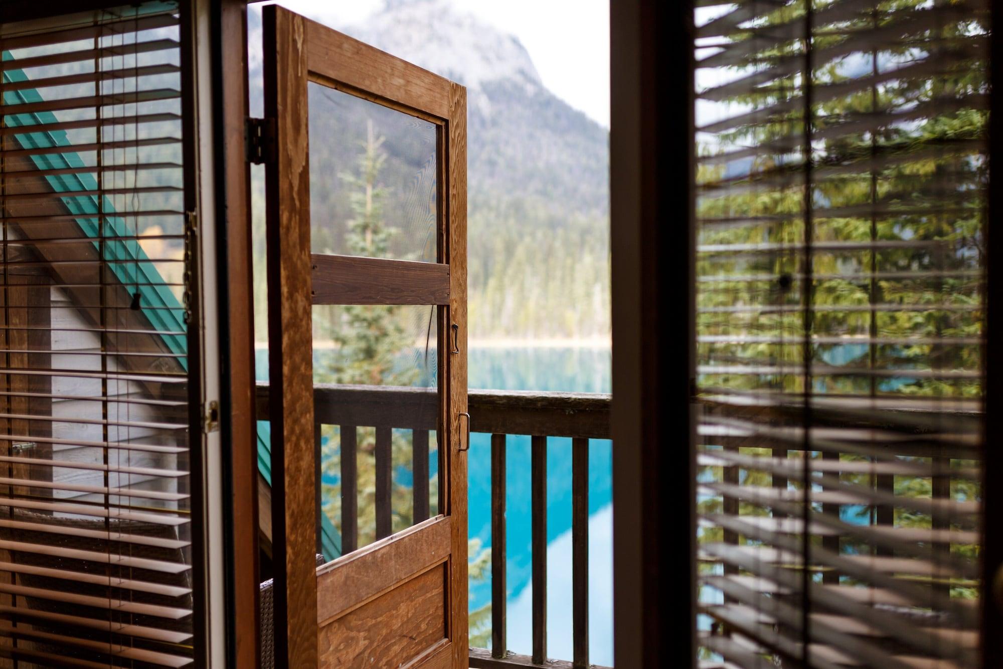 Emerald Lake Lodge Field Exterior foto