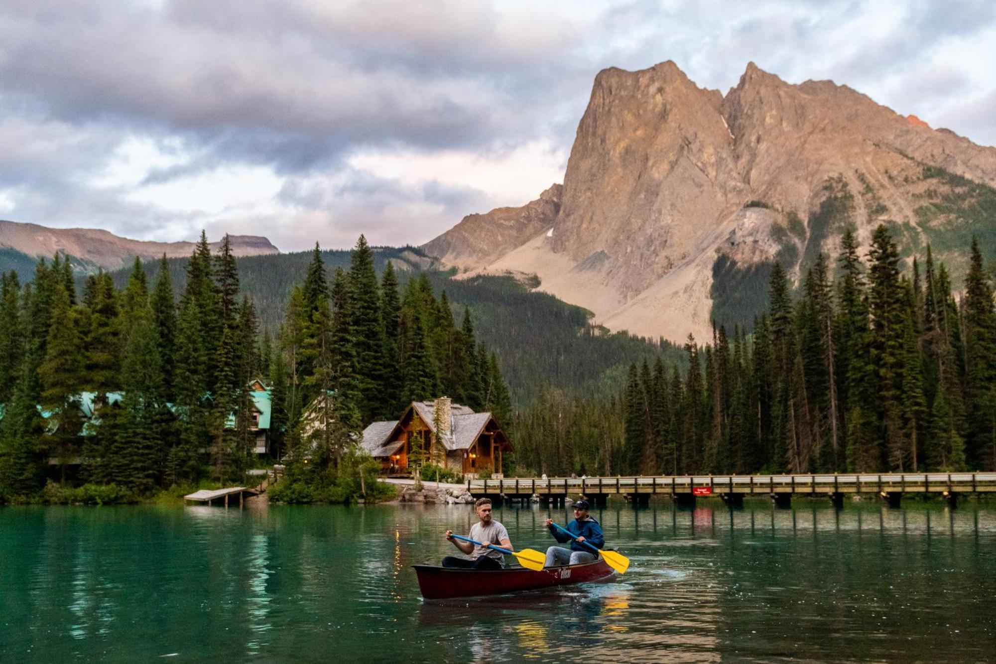 Emerald Lake Lodge Field Exterior foto