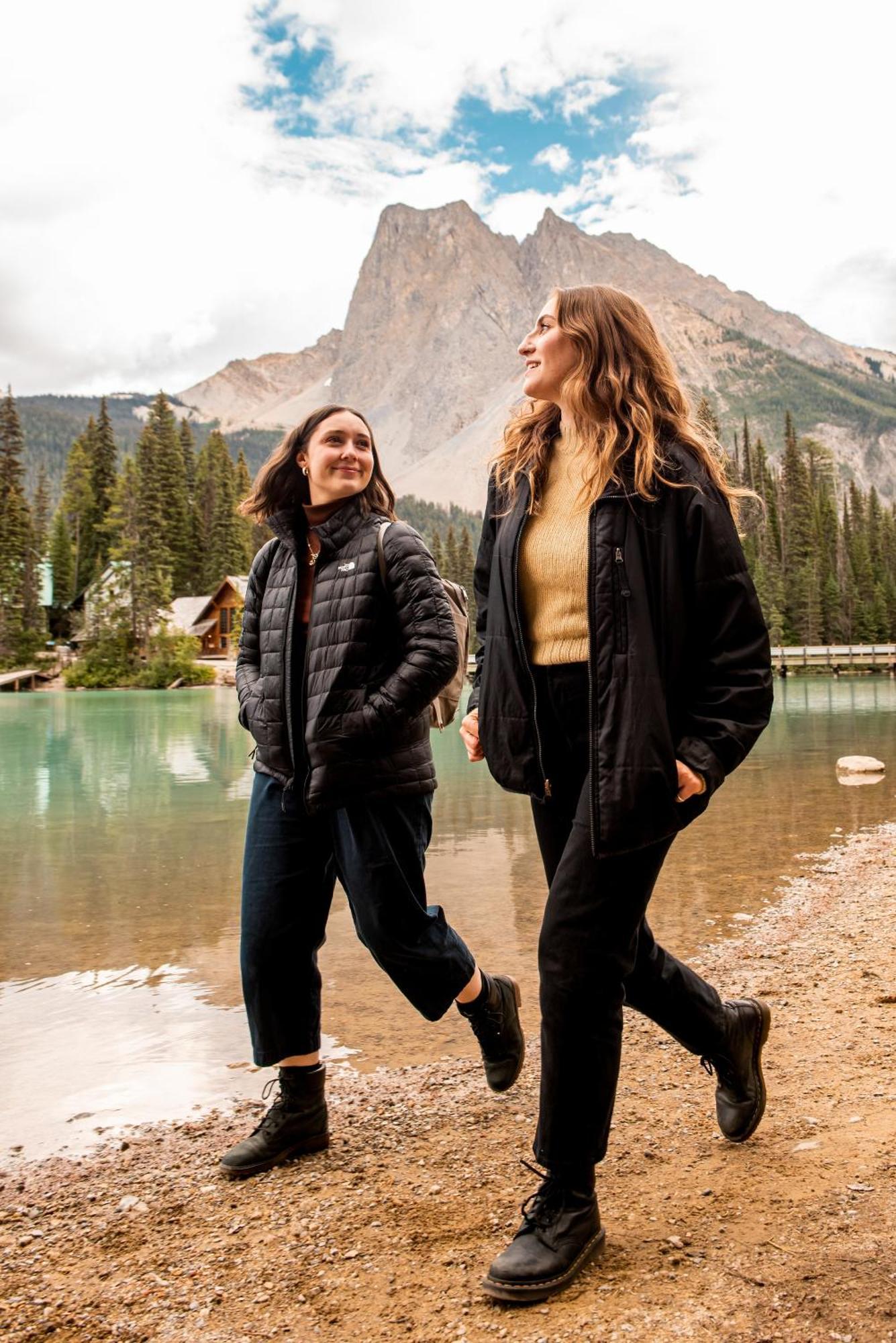 Emerald Lake Lodge Field Exterior foto