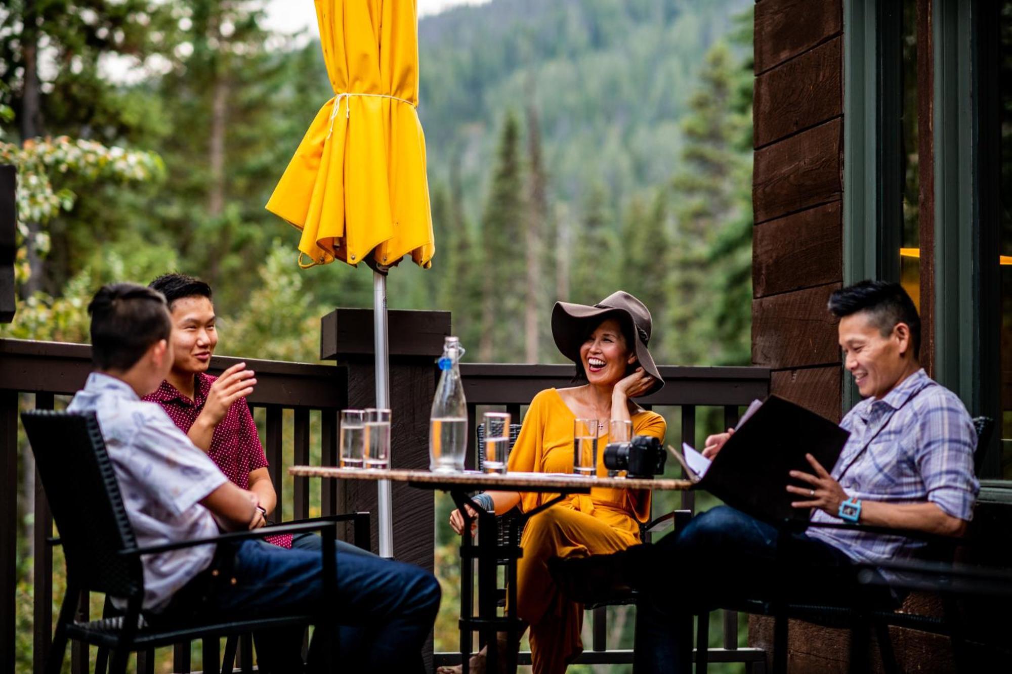 Emerald Lake Lodge Field Exterior foto