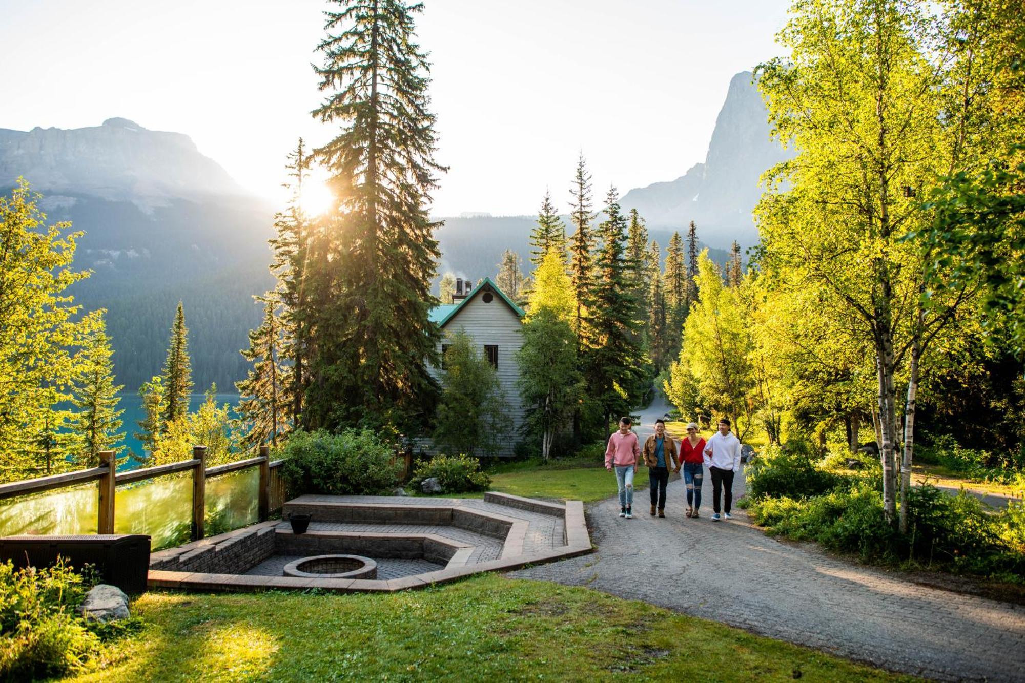Emerald Lake Lodge Field Exterior foto