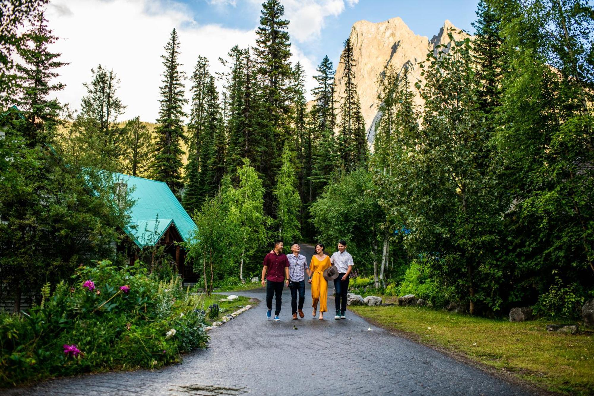 Emerald Lake Lodge Field Exterior foto