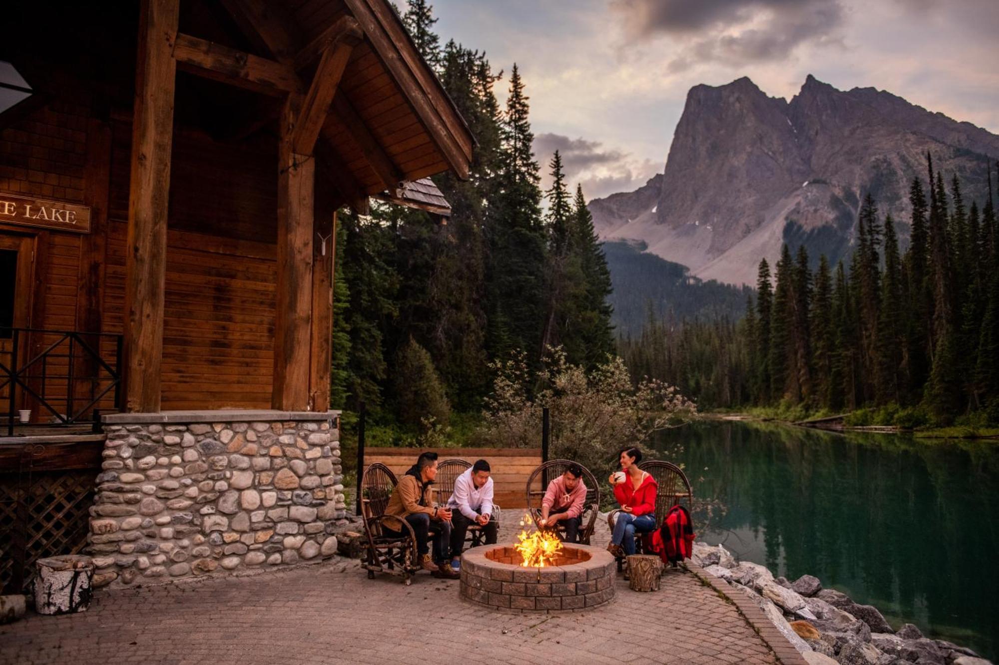 Emerald Lake Lodge Field Exterior foto