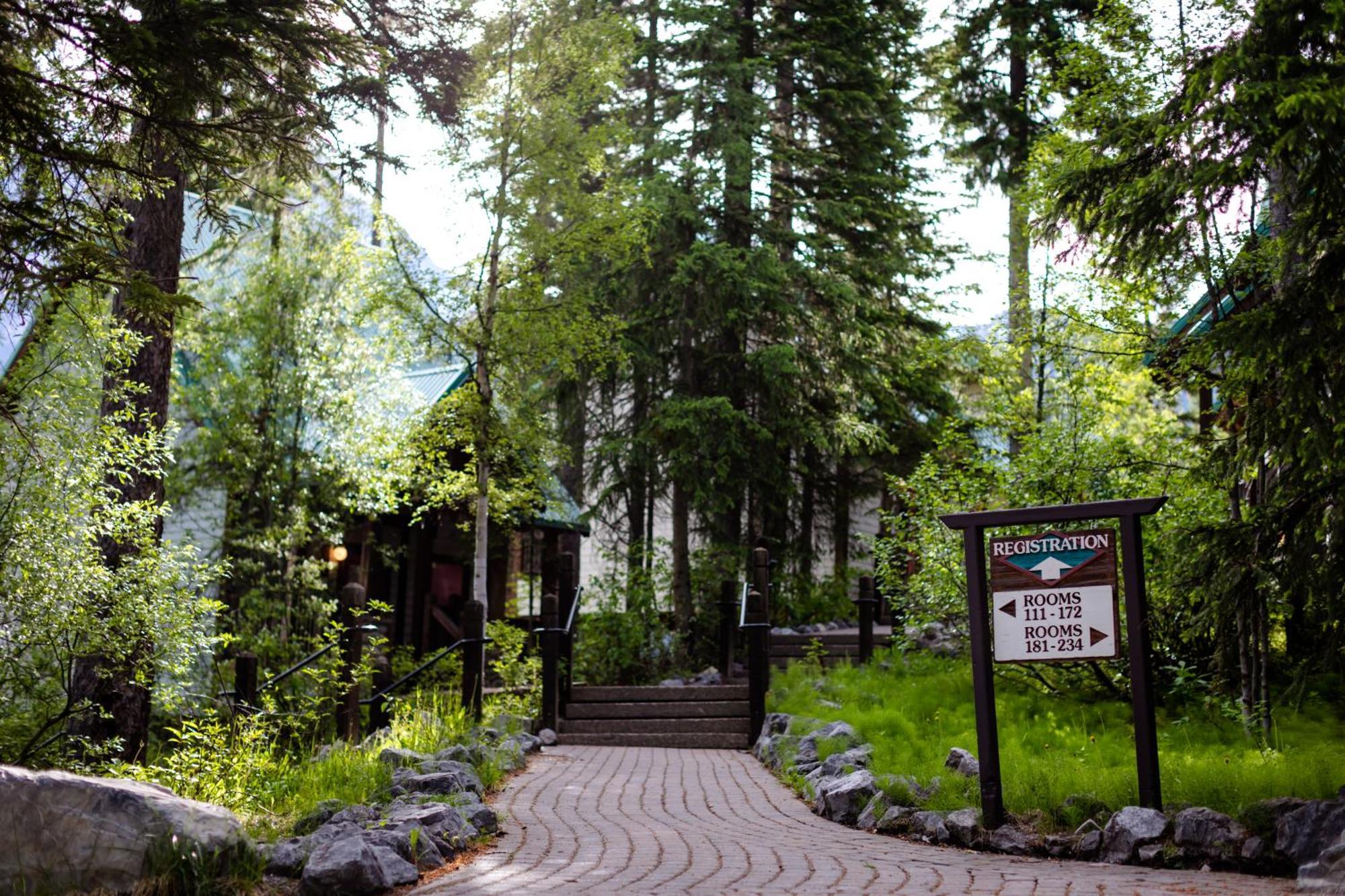 Emerald Lake Lodge Field Exterior foto