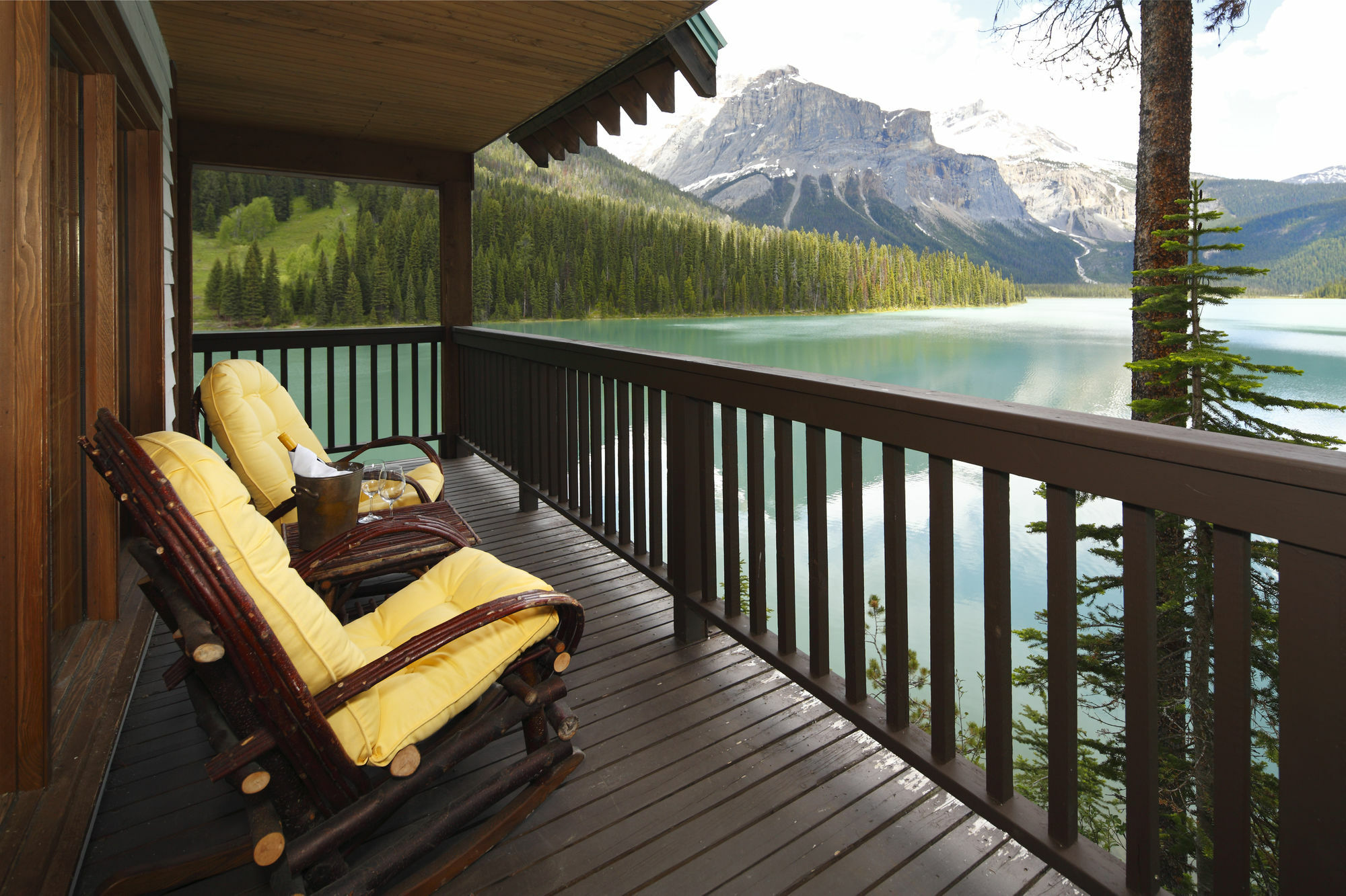 Emerald Lake Lodge Field Exterior foto